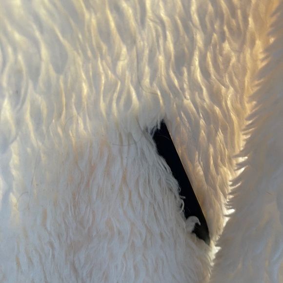 Guess fur jacket 🧥 - Picture 4 of 4